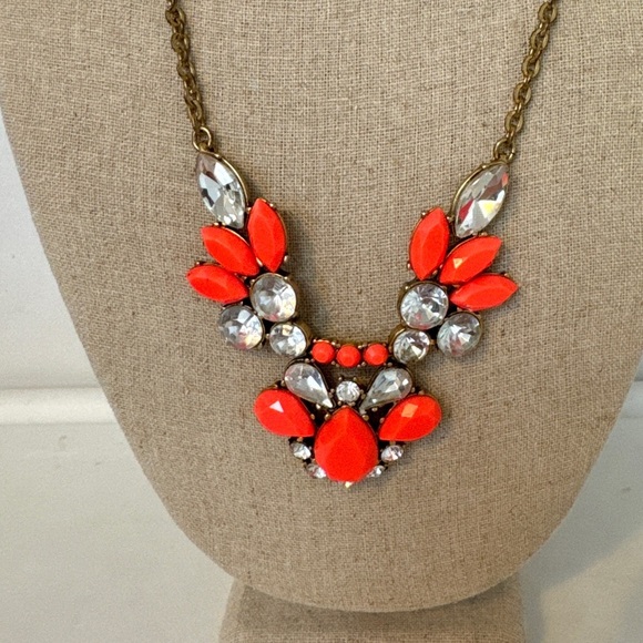 J.CREW - Coral Statement Necklace. - Picture 3 of 6